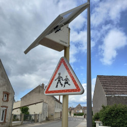 Exemple du panneau de danger A13a. Ici en panneau Leds lumineux | WP Signalisation