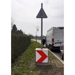 Dos Balisage temporaire  K8-1 position d'une déviation ou d'un rétrécissement temporaire de chaussée l WP Signalisation