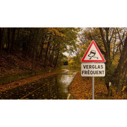 Panonceau Indications diverses par inscriptions M9z2a : Verglas fréquent l WP Signalisation