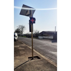 Croix grecque pour feux tricolores en ville pour une meilleure sécurité routière