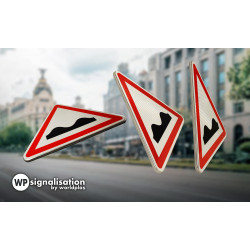 Panneau de danger cassis ou dos-dâne A2A | 360 degré du panneau A2A | WPSignalisation