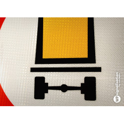 Panneau d'interdiction matières dangereuses | WP Signalisation | Panneau B18C avec zoom sur film retro réfléchissant