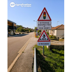 Panneau de signalisation A13B - Panneau passage pour piétons avec feux tricolores I WP Signalisation