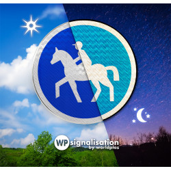 Panneau B22C - Chemin réservé aux cavaliers | Retroreflexion sur le film prismatique du panneau cavalier | WP Signalisation