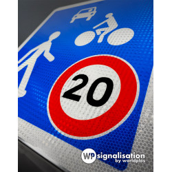 Panneau zone circulation entrée d'une zone de rencontre B52 | Retro réfléxion du film prismatique du panneau B52