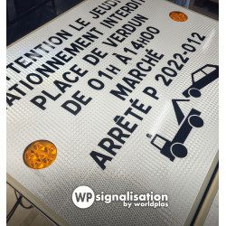 Panneau lumineux LEDS traversantes flash avec mention et pictogramme pour fourrière et parking l WP Signalisation