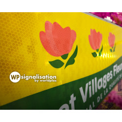 Zoom sur le film conforme à la norme NF et CV pour le panneau Ville et village fleuris - Panneau village