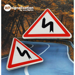Panneau de danger succession de virages dont le 1er est à gauche A1D l WP Signalisation