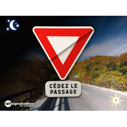 Panneau AB3A I Panneau cédez le passage à l'intersection avec panonceau M9Z Cédez le passage I WP Signalisation